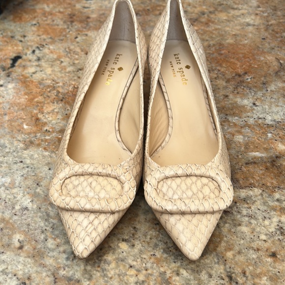 Kate Spade snake skin kitten heel. Size 6 - Picture 2 of 4